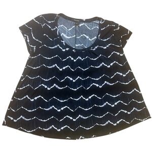 DKNY Jeans short sleeved poly/spandex top, soft, A-line, blue, L